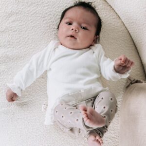 Newborn set daisy met ruffleshirtje ecru ribtricot