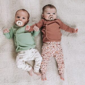 Newborn set kleiroze met bloemetjes ribtricot