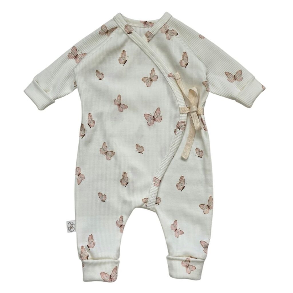 Boxpakje ribtricot met roze vlindertjes op ecru